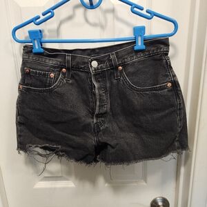 Levi's shorts size 27